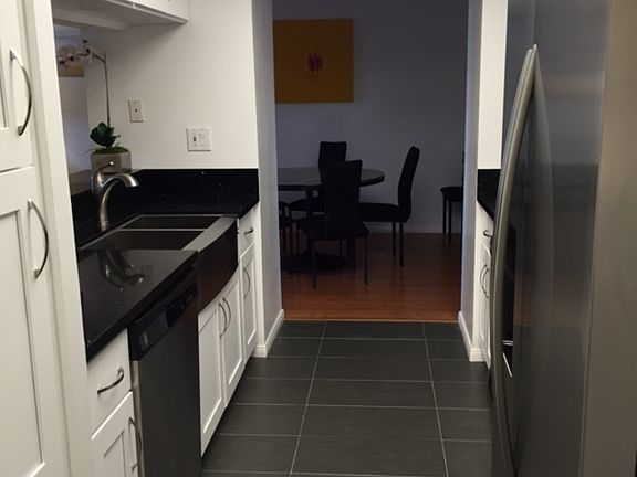 4th image of 600 W 9th St APT 1014