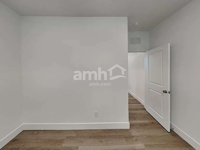 5879 Vaes Dothrak St — Photo 10