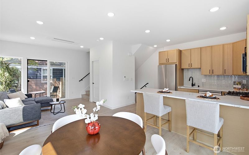 2nd image of 5718 NE 65th Street