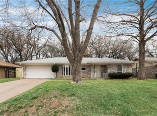 2810 Columbine Dr, Grapevine, TX 76051