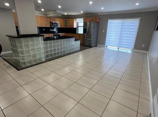 8401 NW 8th St APT 301, Miami, FL 33126