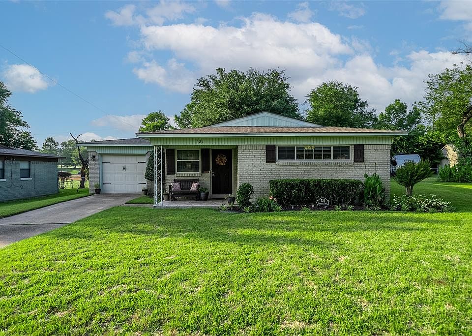 1st image of 721 Dranguet Cir