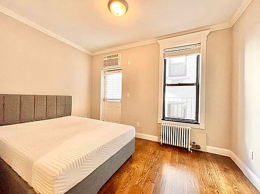 2nd image of 938 2nd Ave #4