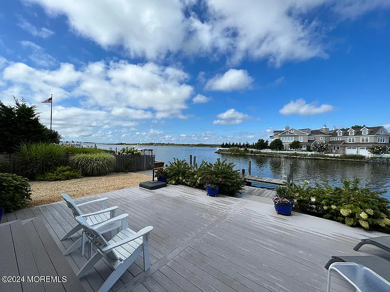 980 Barnegat Ln — Photo 8