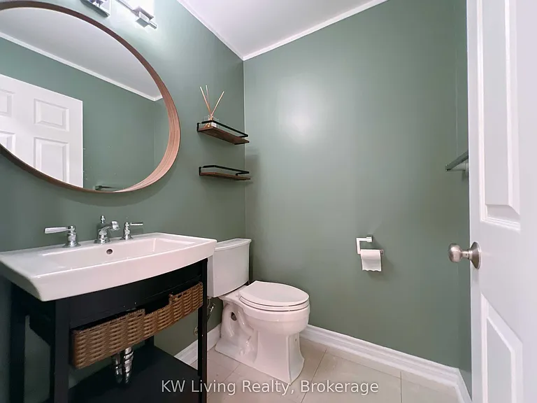 47 Waltham Cres — Photo 13
