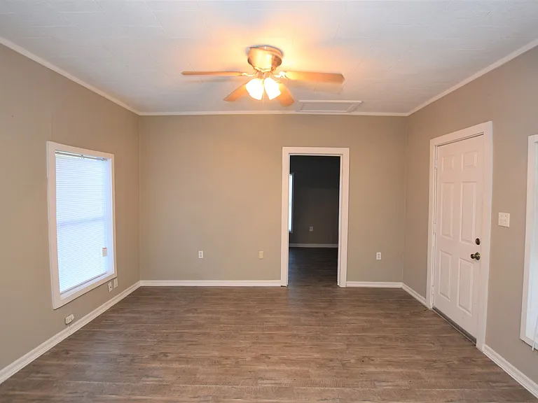 1112 S Crocker St — Photo 8
