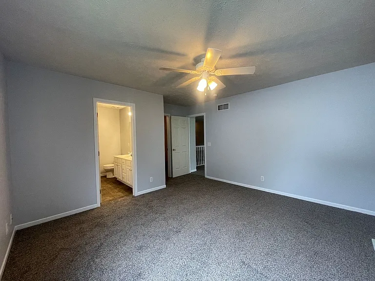 11709 S 27th St — Photo 10
