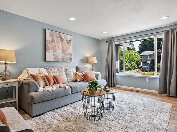 3rd image of 1106 SE 39th Court