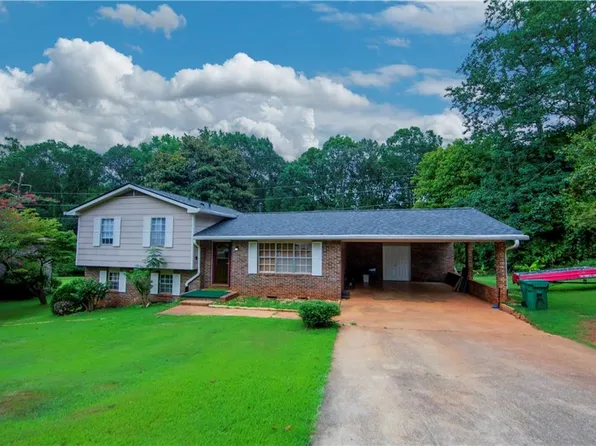 5856 Oakleaf Dr, Stone Mountain, GA 30087