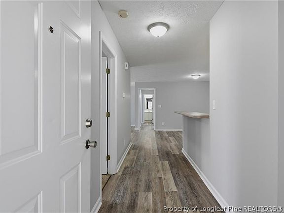 4th image of 401 Meadowland Ct APT 4