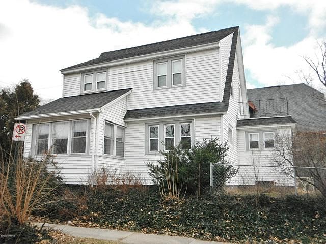 1st image of 870 Burton St SE