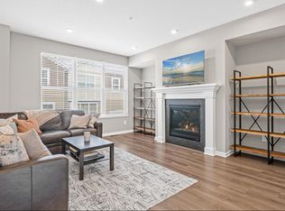 801 Roselyn Dr, Victoria, MN 55386
