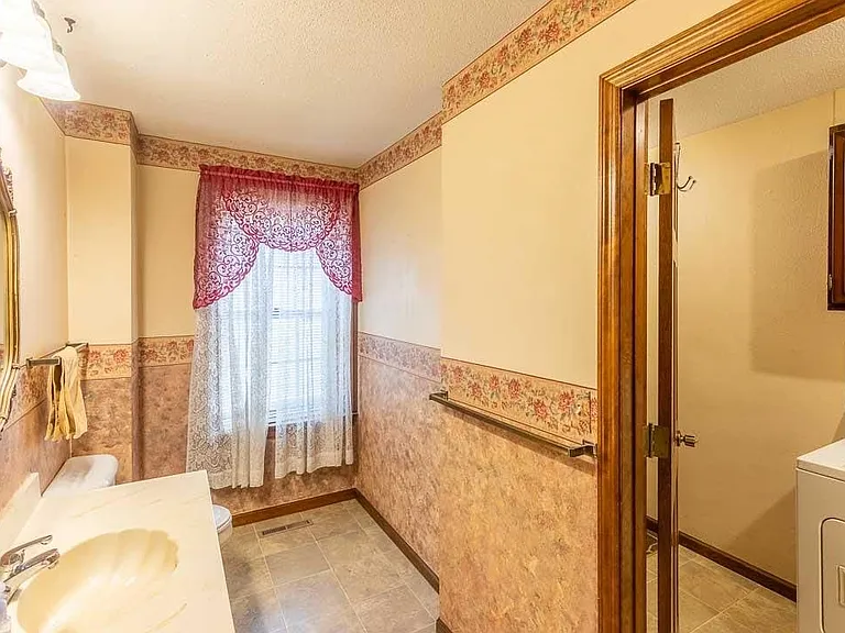 301 Spruce St #1 — Photo 6