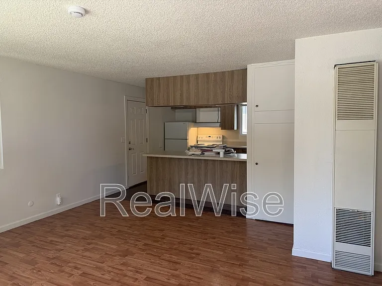 716 SE 9th St — Photo 7