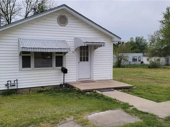 316 S Grand Ave, El Dorado Springs, MO 64744