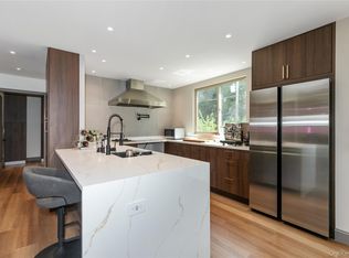 65 Oak Ridge Ln, Albertson, NY 11507