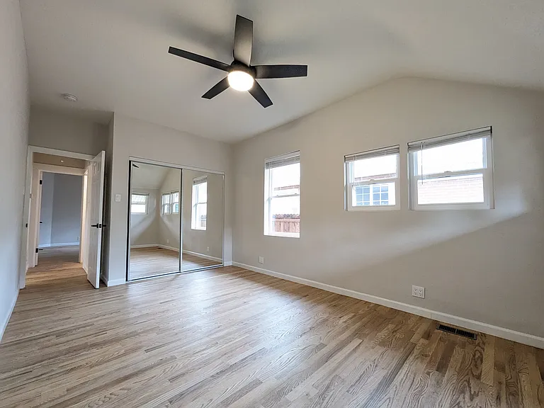 468 S Clarkson St — Photo 15