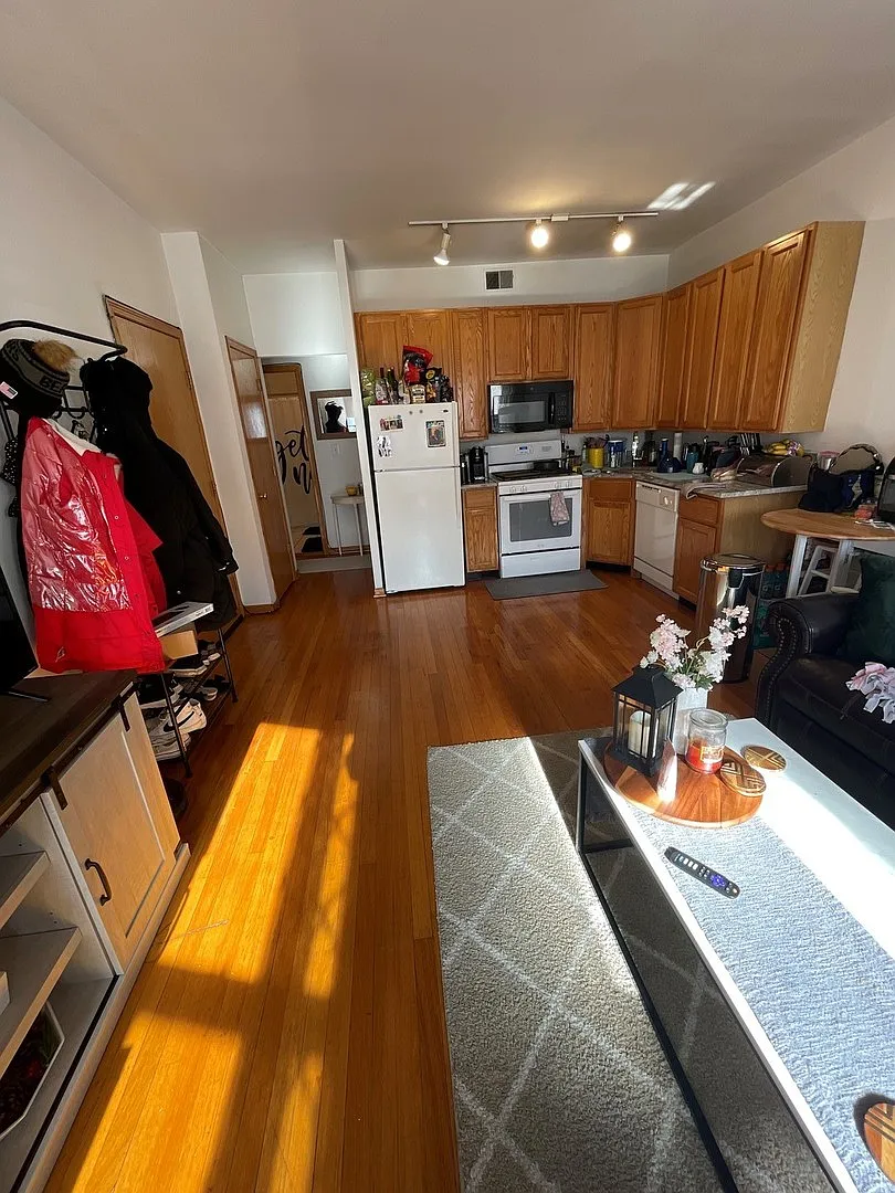 Building Photo - 628 W Patterson Ave #3S