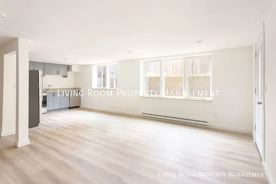 4208 SE Stark St #B photo 1