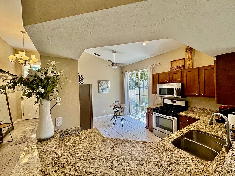 7330 Kensington Ct — Photo 18