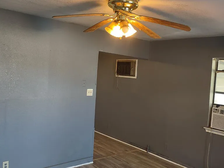 205 Elm St — Photo 3