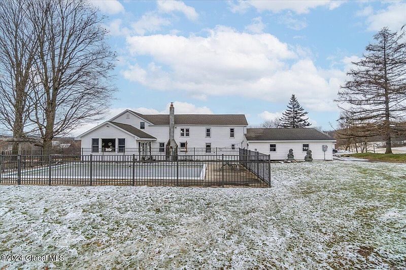 4th image of 124 Dutchess Drive