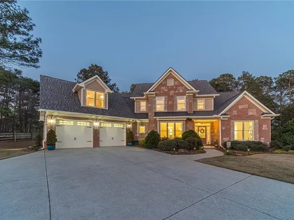 1409 Silver Thorne Ct, Loganville, GA 30052
