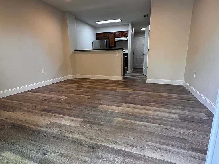1100 Lowry Ave #38 — Photo 2