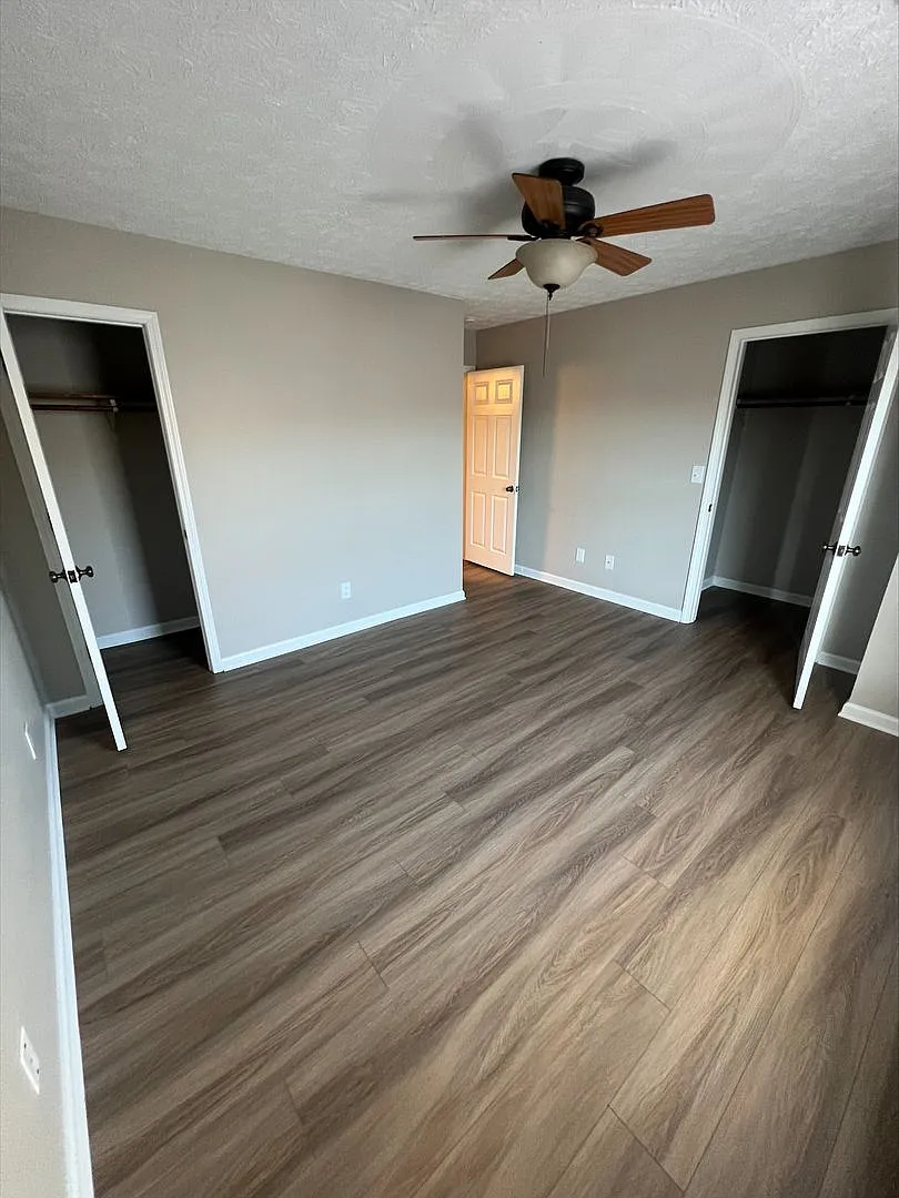 Spacious 2-Bedroom Townhouse with Garage — Photo 1