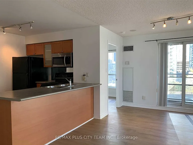 410 Queens Quay W #709 — Photo 6
