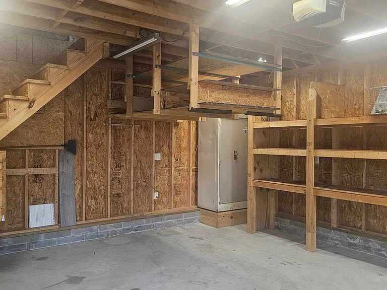 1068 Sharon Dr — Photo 32