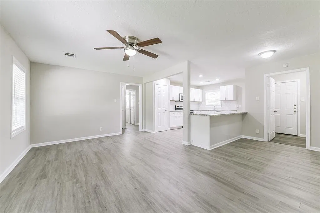 4 bed, 2.0 bath, 1500 sqft, $1,900 — Photo 2