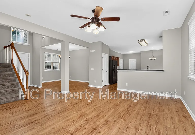 16223 Circlegreen Dr — Photo 4