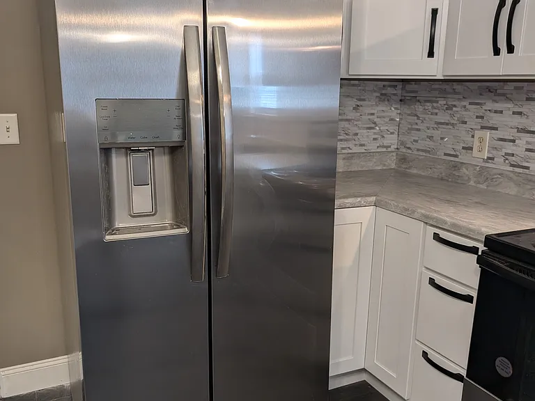 side by side fridge with icemaker
