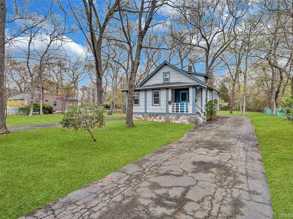 25 N Washington Avenue, Centereach, NY 11720