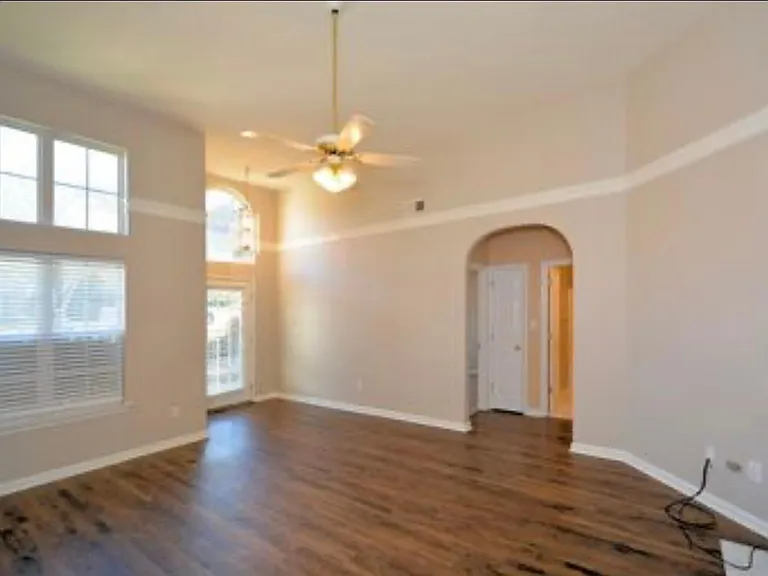 209 Lenox Ln — Photo 5