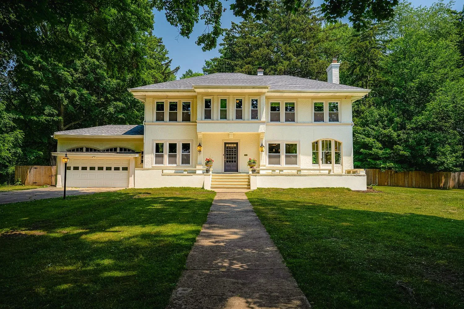 1819 Michigan Ave photo 1