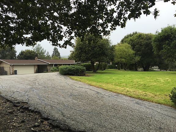 Driveway leading up to house