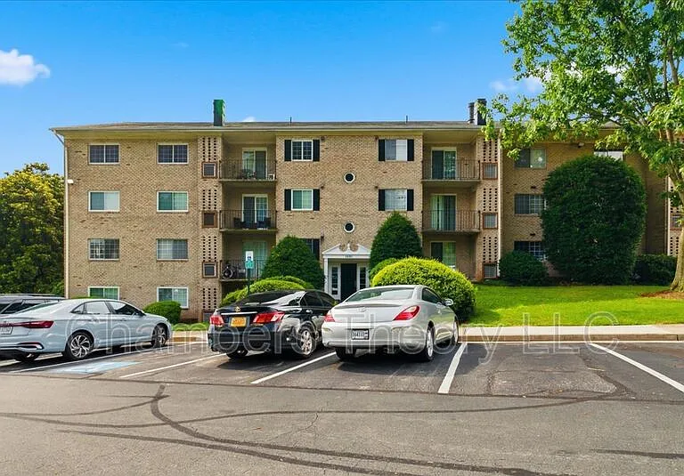 1521 Colonial Dr #304 — Photo 2