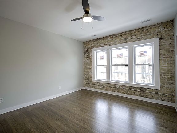 2122 N Springfield #2 3BR LR