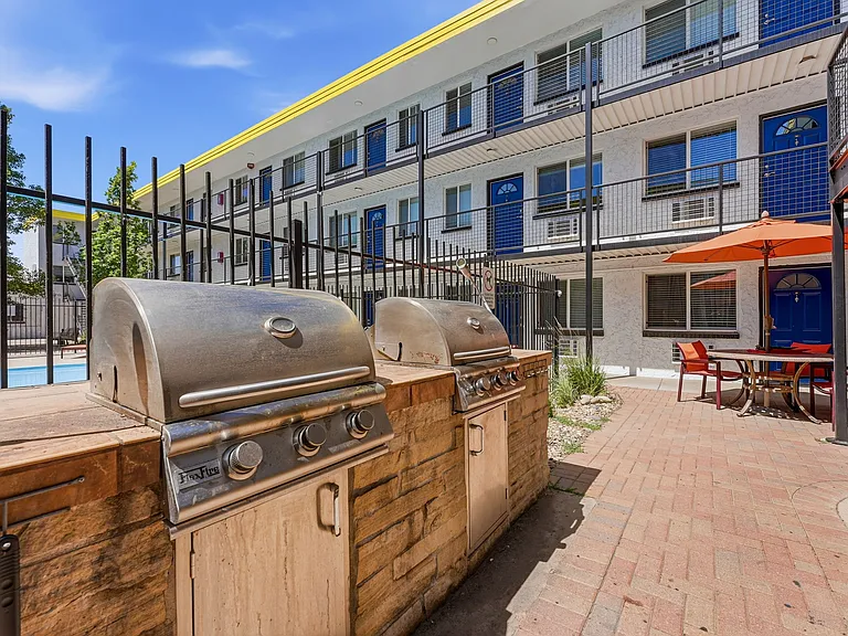 Courtyard at Cherry Creek — Photo 69