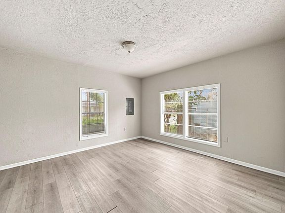 3rd image of 605 W Cleveland St