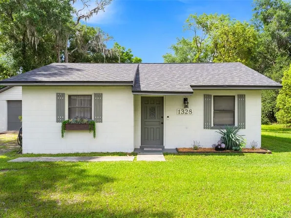 1328 Plymouth Ave, Mount Dora, FL 32757
