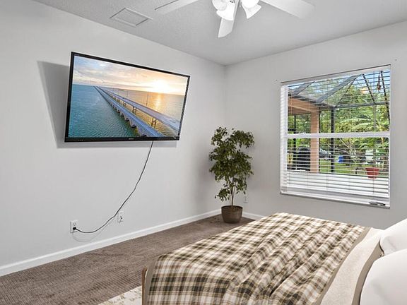 4th image of 16261 Hamlin Boulevard