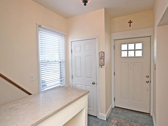 5th image of 3805 Mount Vernon Ave