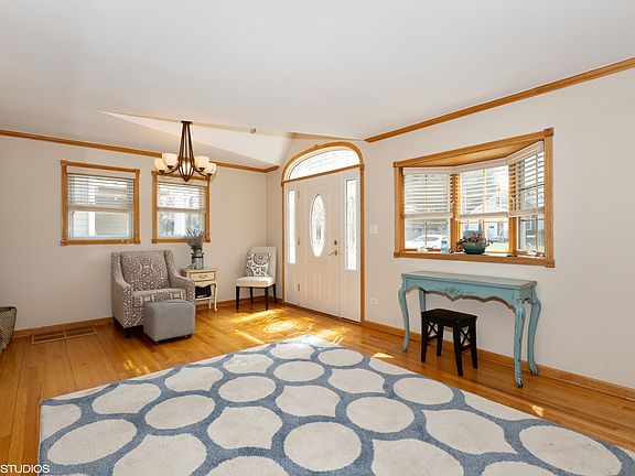 3rd image of 336 W Austin Ave