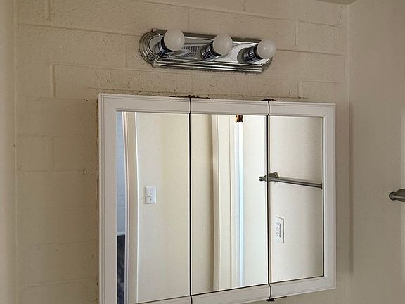 4th image of 547 W 10th St APT D