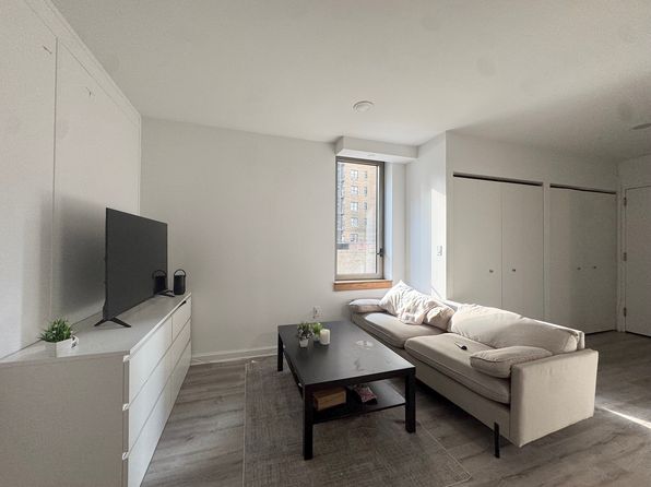 35 W 33rd St APT 19F