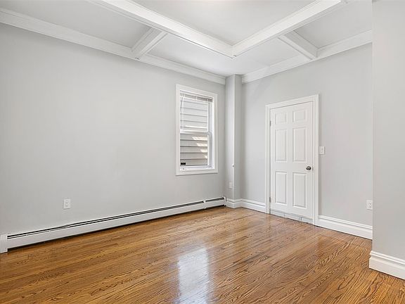 4th image of 5 Romaine Ave