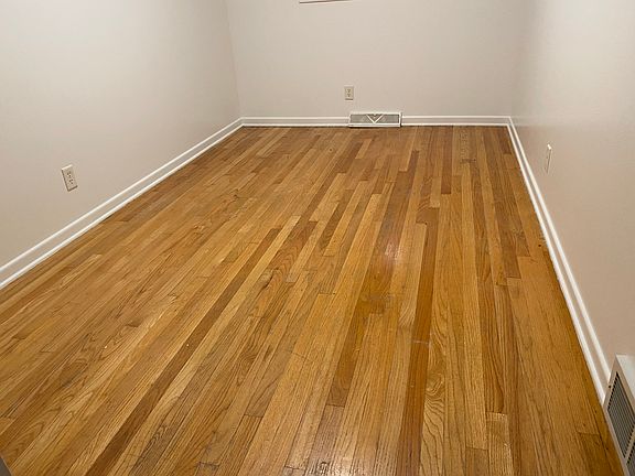 4th image of 474 Tuttle Ave NE